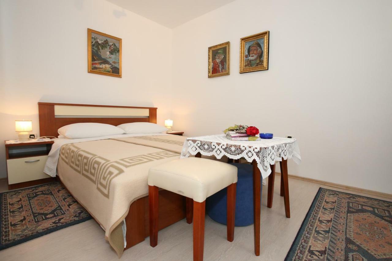 Rooms & Apartment Albina Baška Exteriör bild