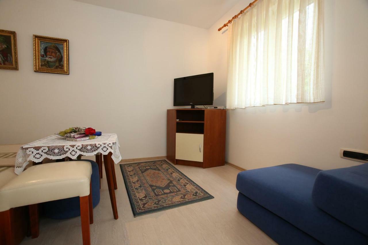 Rooms & Apartment Albina Baška Exteriör bild