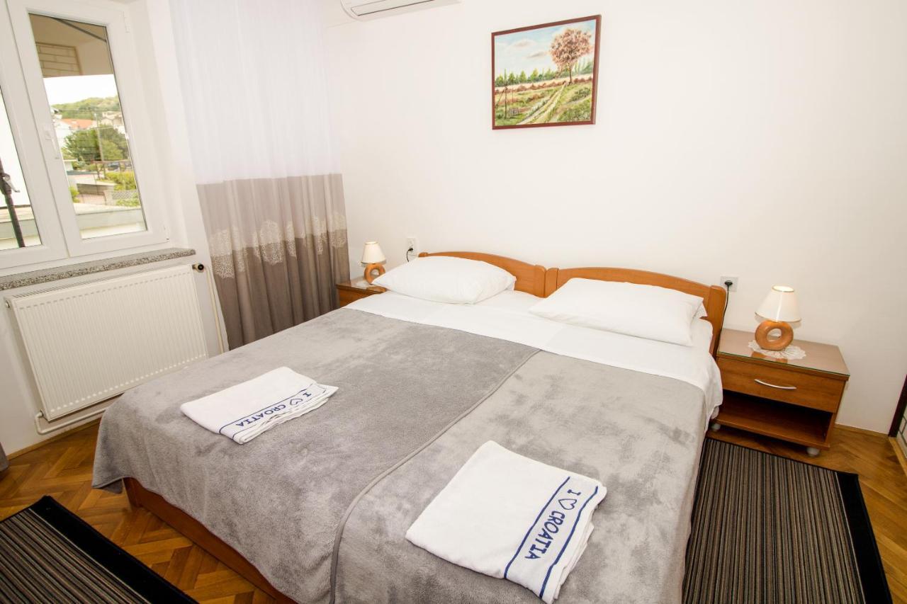Rooms & Apartment Albina Baška Exteriör bild