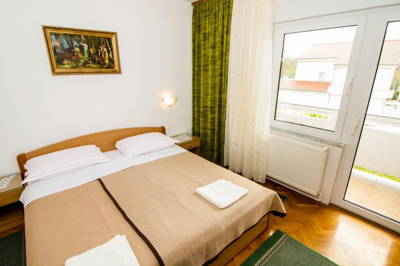 Rooms & Apartment Albina Baška Exteriör bild