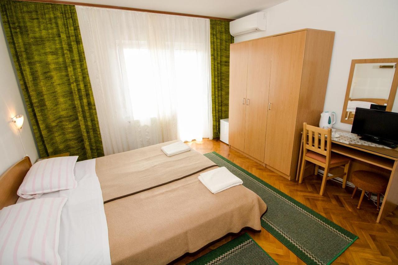 Rooms & Apartment Albina Baška Exteriör bild