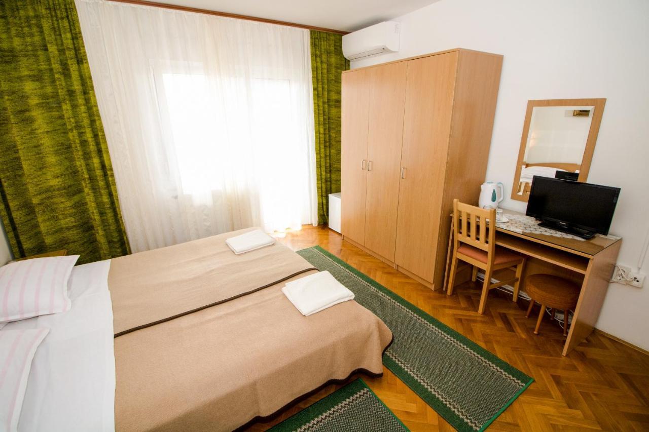 Rooms & Apartment Albina Baška Exteriör bild