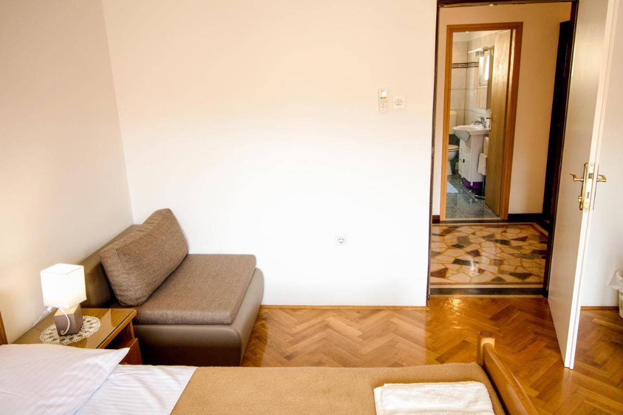 Rooms & Apartment Albina Baška Exteriör bild