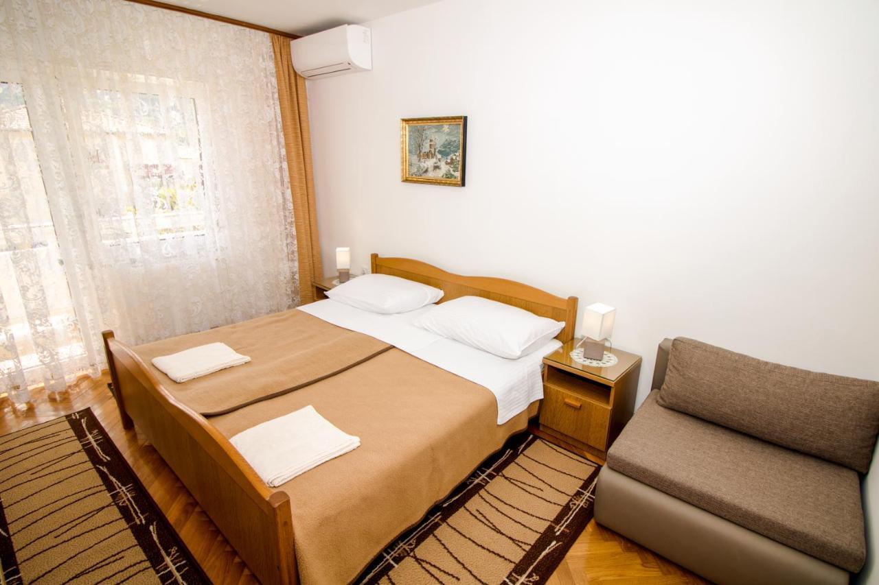 Rooms & Apartment Albina Baška Exteriör bild
