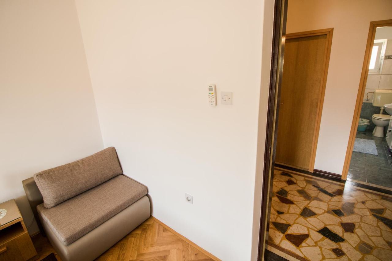 Rooms & Apartment Albina Baška Exteriör bild