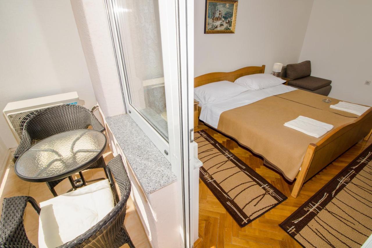 Rooms & Apartment Albina Baška Exteriör bild