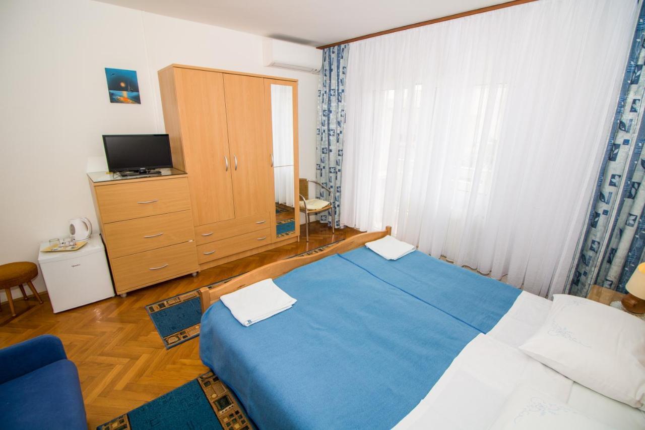 Rooms & Apartment Albina Baška Exteriör bild